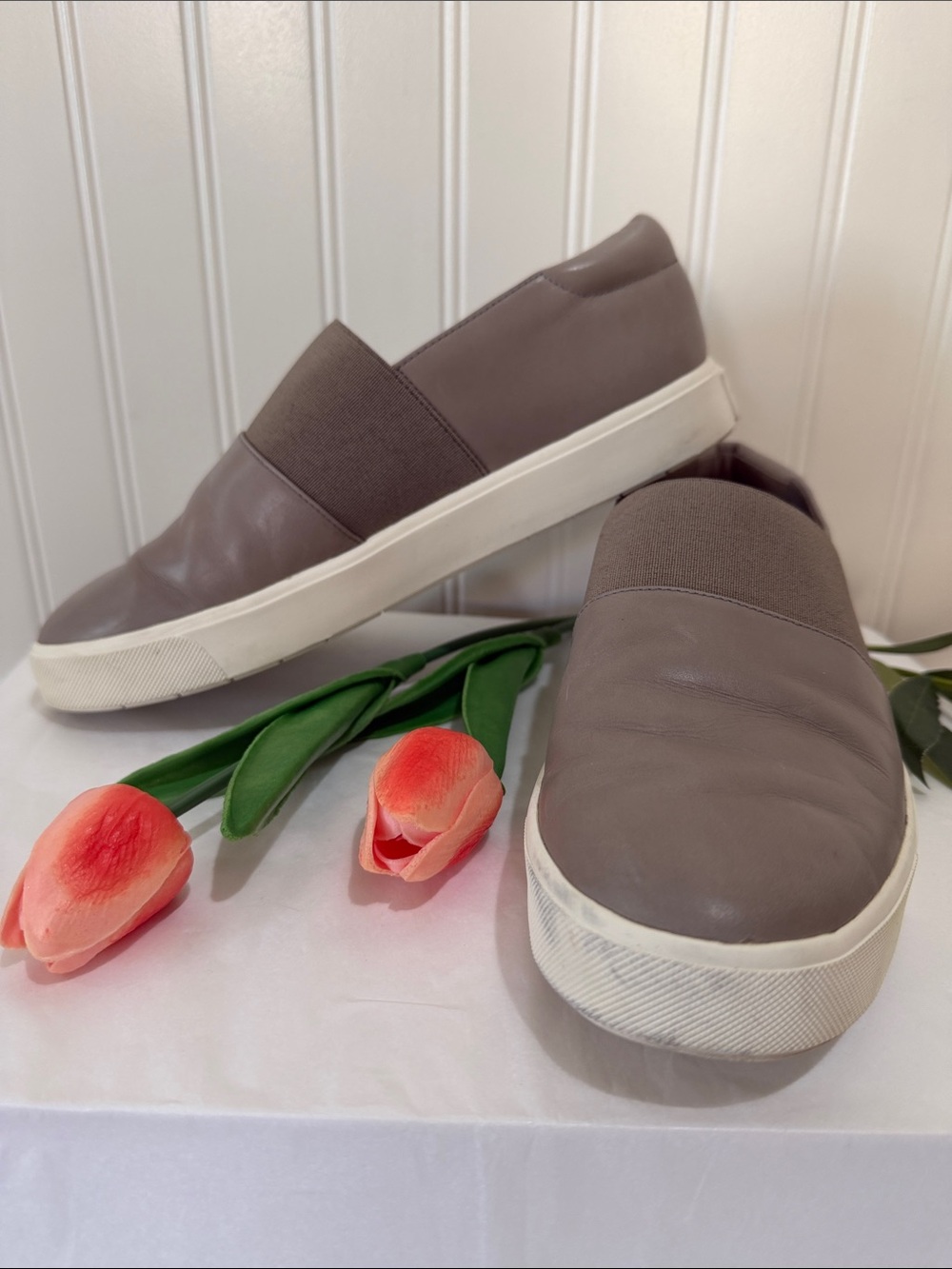 #1036 VINCE. Leather Slip-On Sneakers in Taupe/Gray